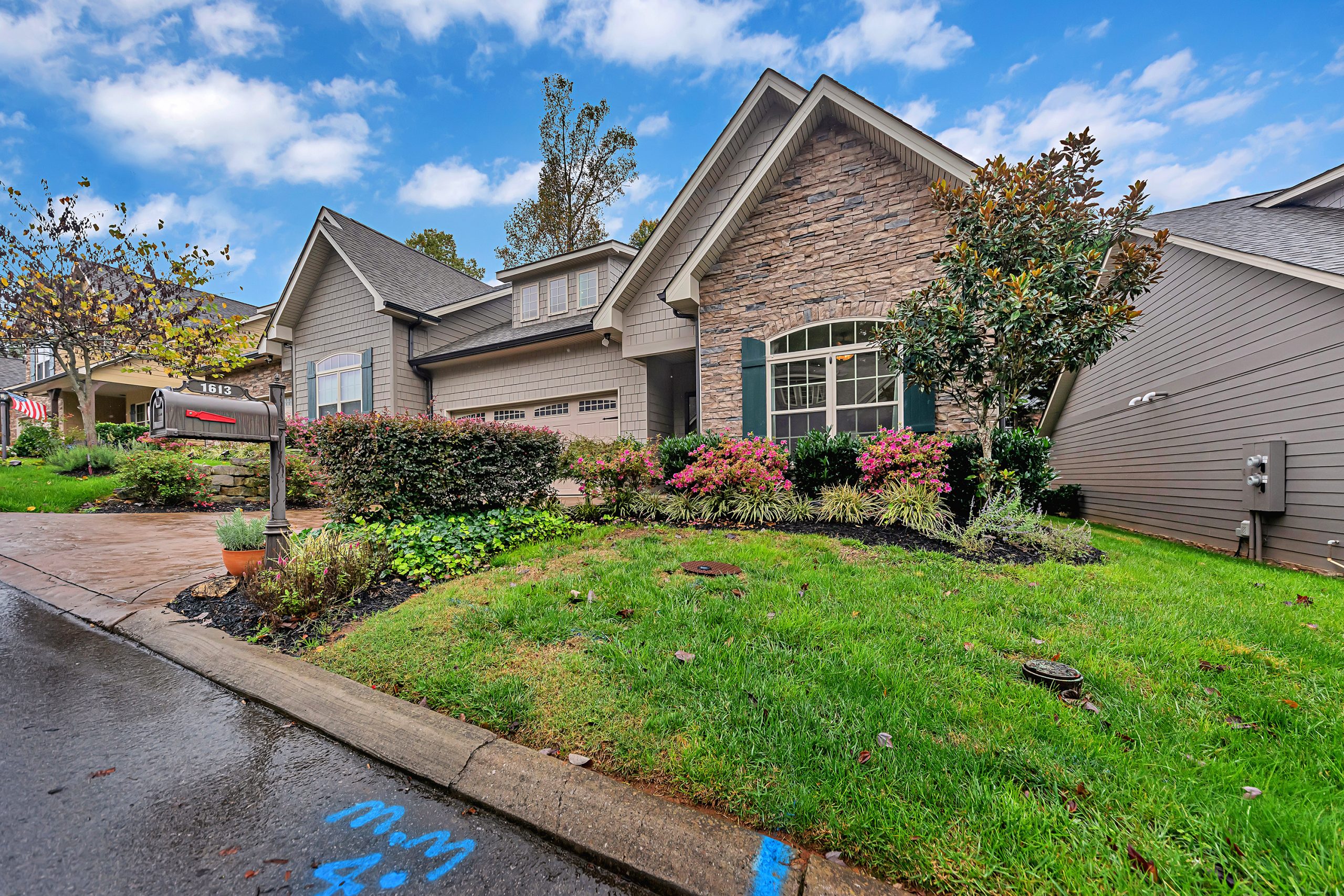 1613 Cottage Wood Way - Photo 3