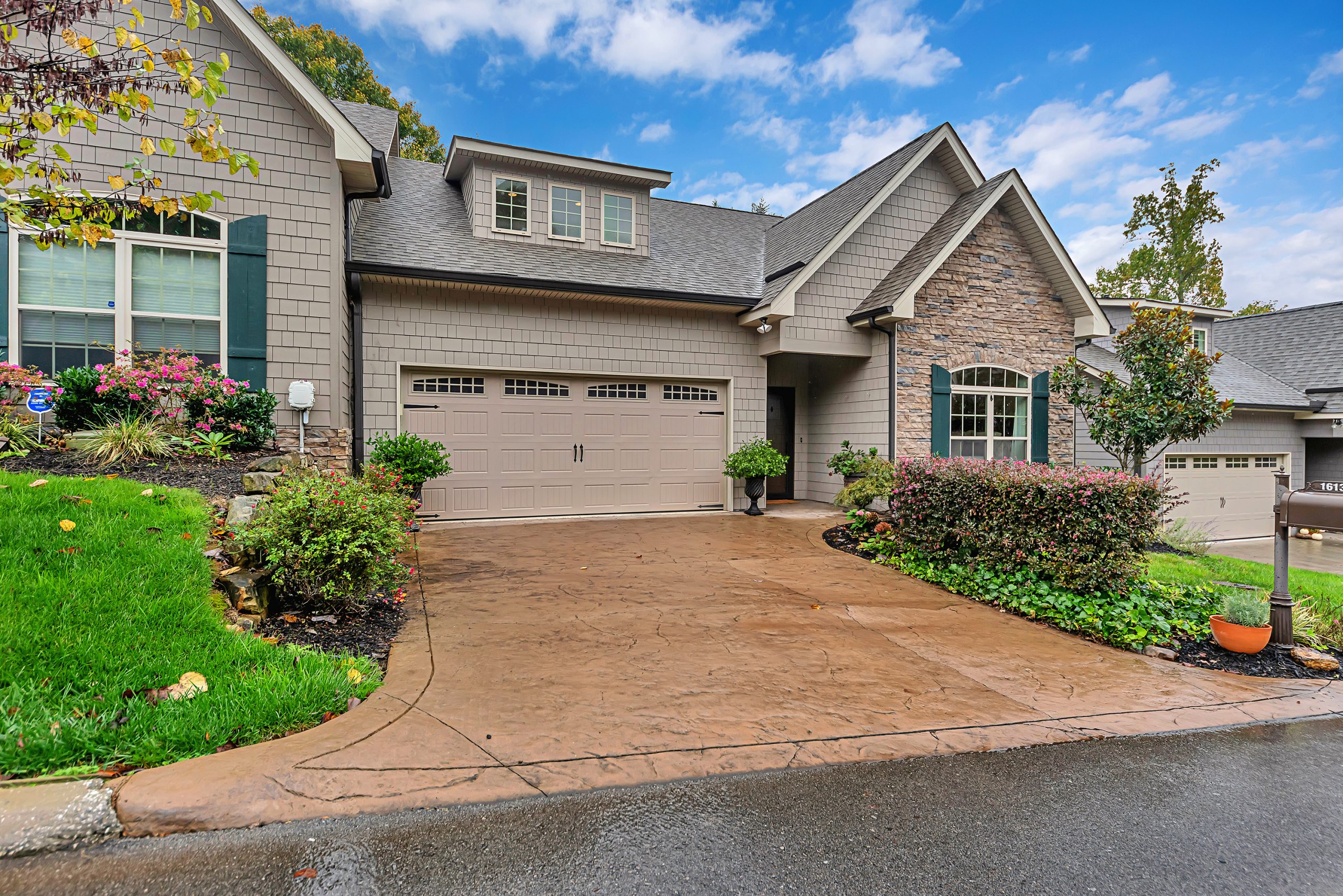 1613 Cottage Wood Way - Photo 2